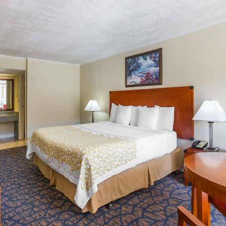 Days Inn & Suites By Wyndham Clermont Bagian luar foto