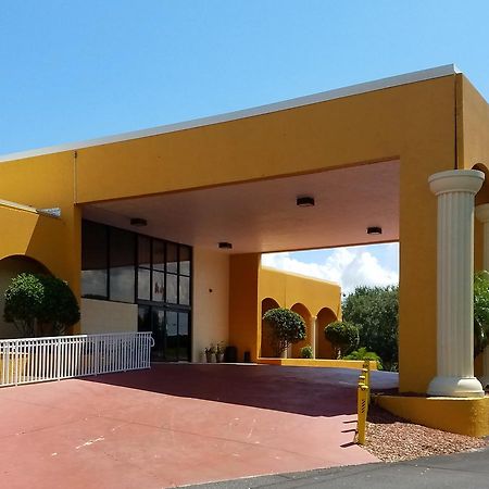 Days Inn & Suites By Wyndham Clermont Bagian luar foto