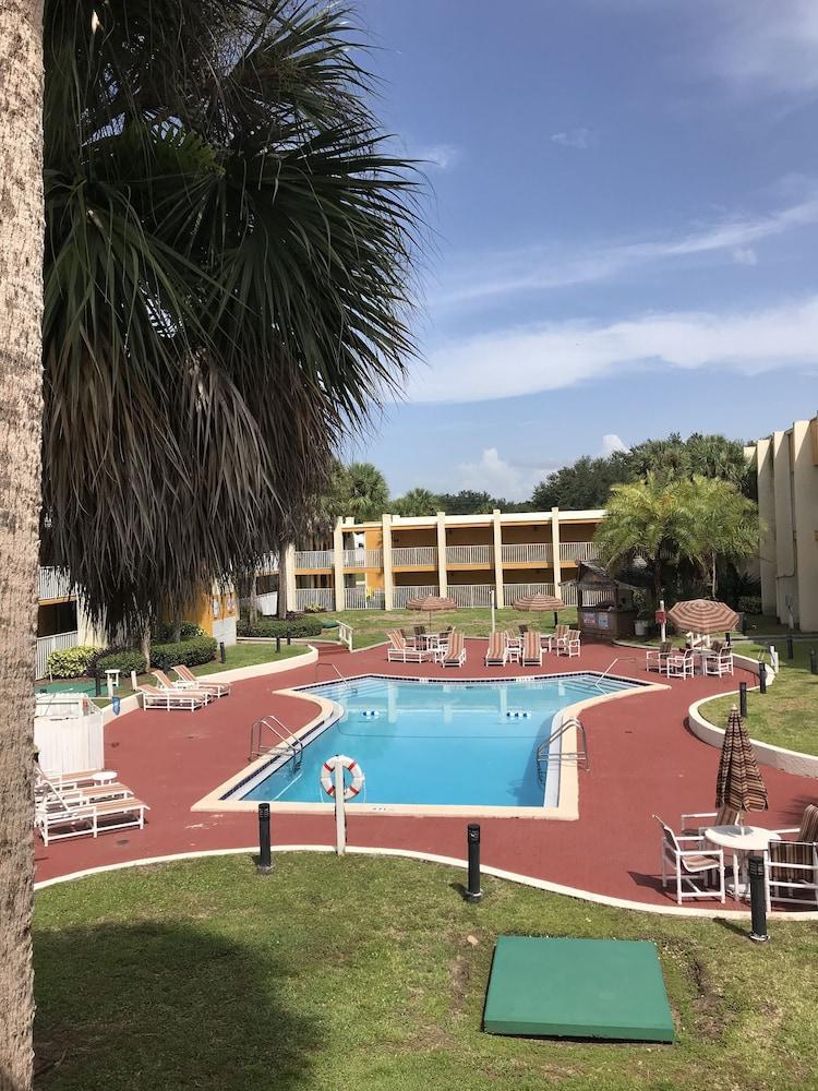 Days Inn & Suites By Wyndham Clermont Bagian luar foto
