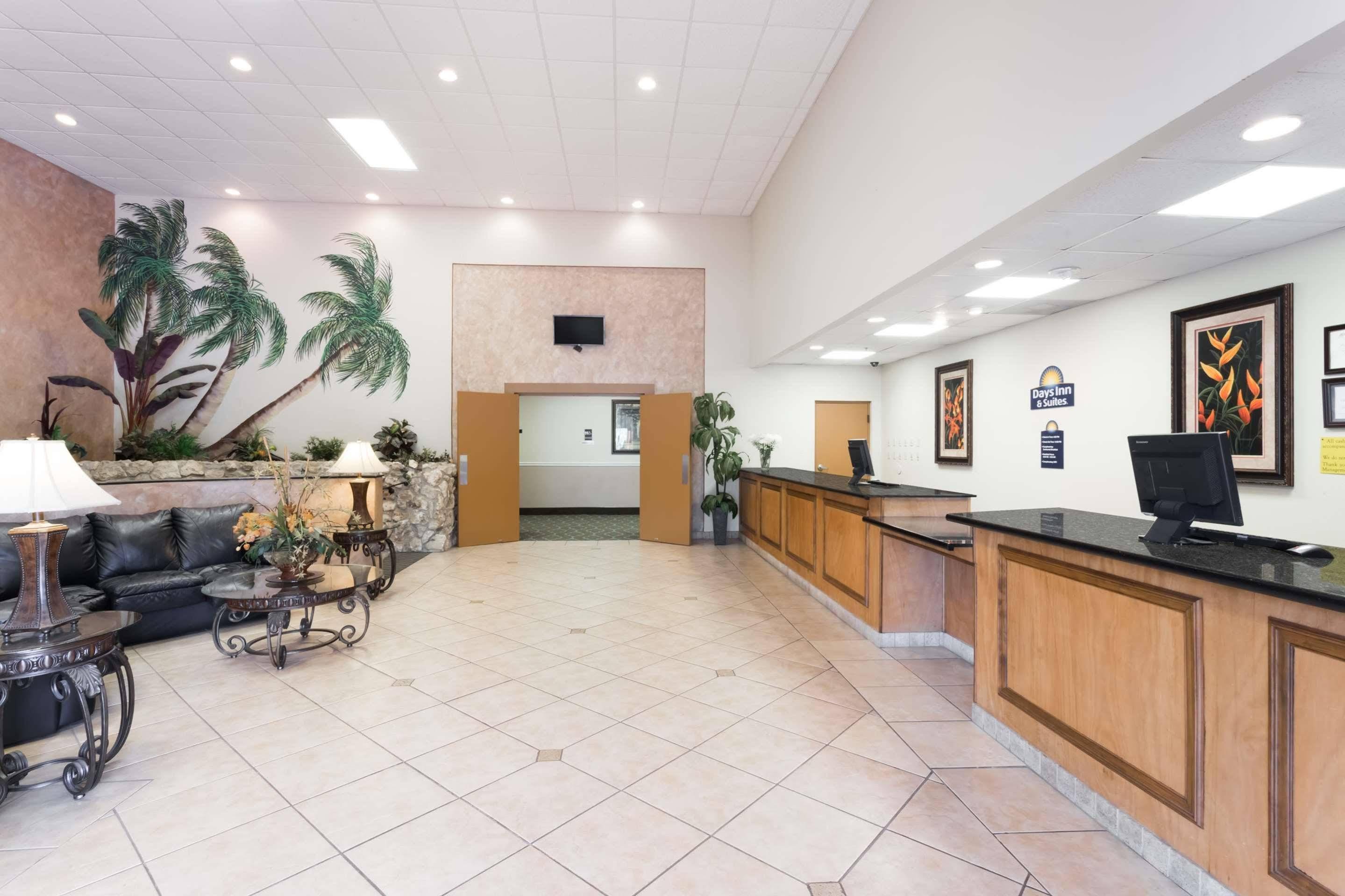 Days Inn & Suites By Wyndham Clermont Bagian luar foto
