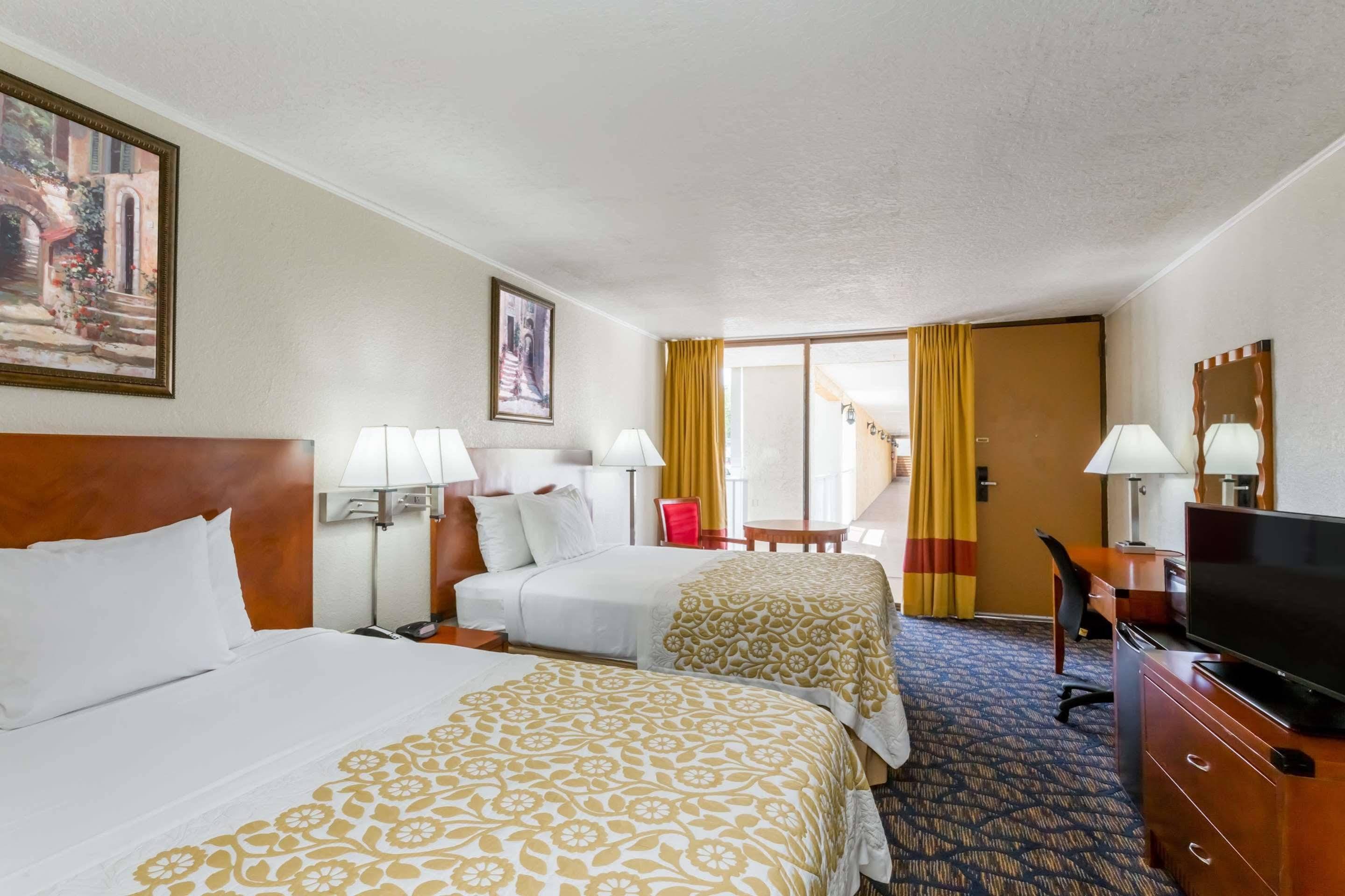 Days Inn & Suites By Wyndham Clermont Bagian luar foto
