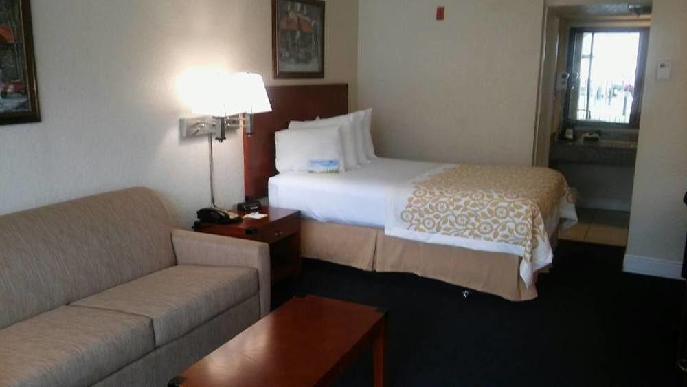 Days Inn & Suites By Wyndham Clermont Bagian luar foto
