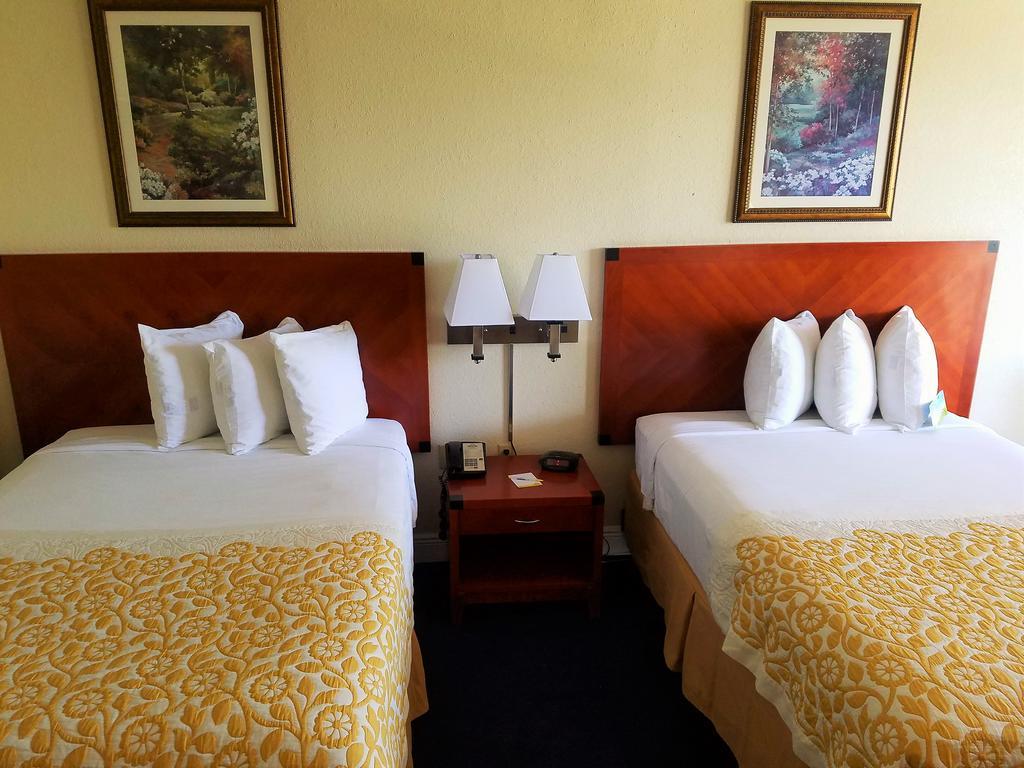 Days Inn & Suites By Wyndham Clermont Bagian luar foto
