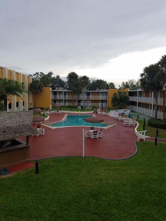 Days Inn & Suites By Wyndham Clermont Bagian luar foto