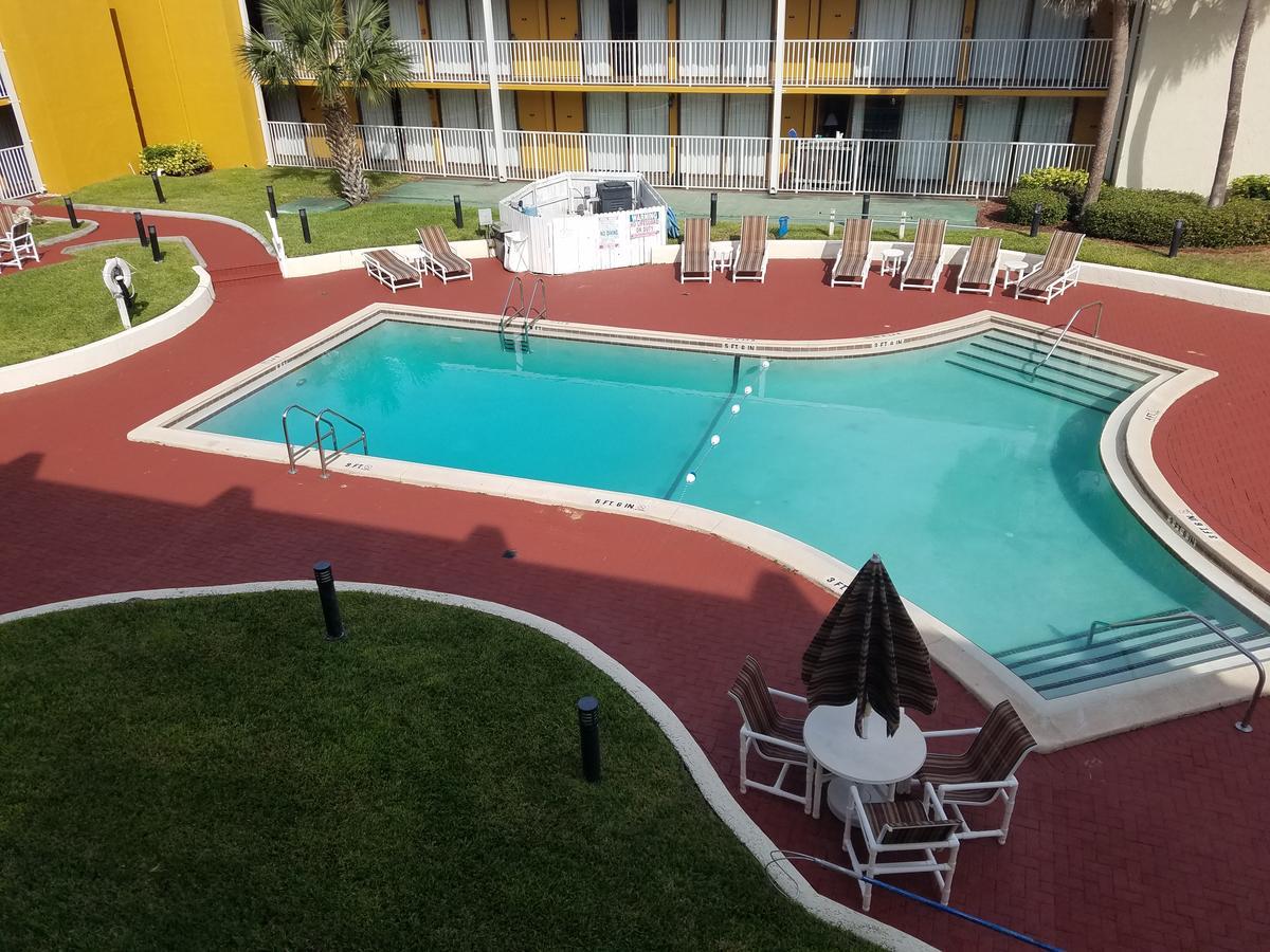 Days Inn & Suites By Wyndham Clermont Bagian luar foto