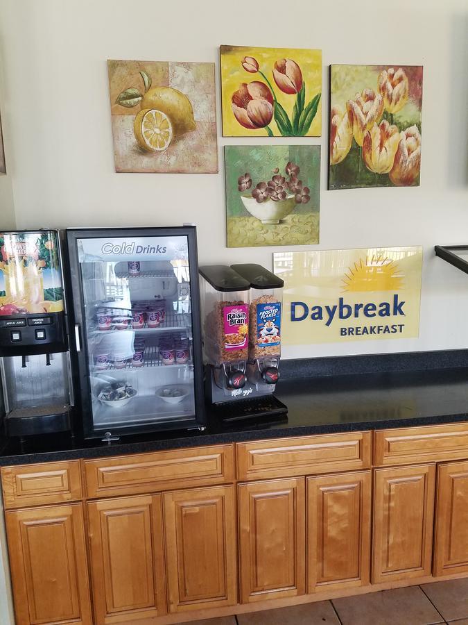 Days Inn & Suites By Wyndham Clermont Bagian luar foto