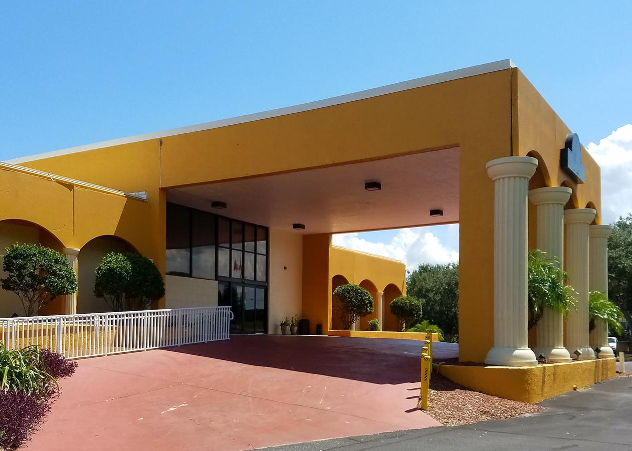 Days Inn & Suites By Wyndham Clermont Bagian luar foto