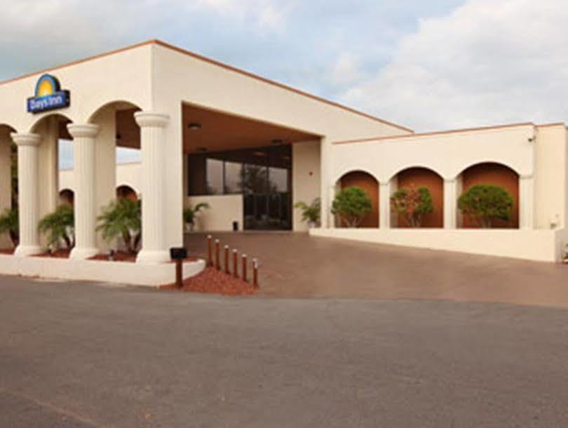 Days Inn & Suites By Wyndham Clermont Bagian luar foto