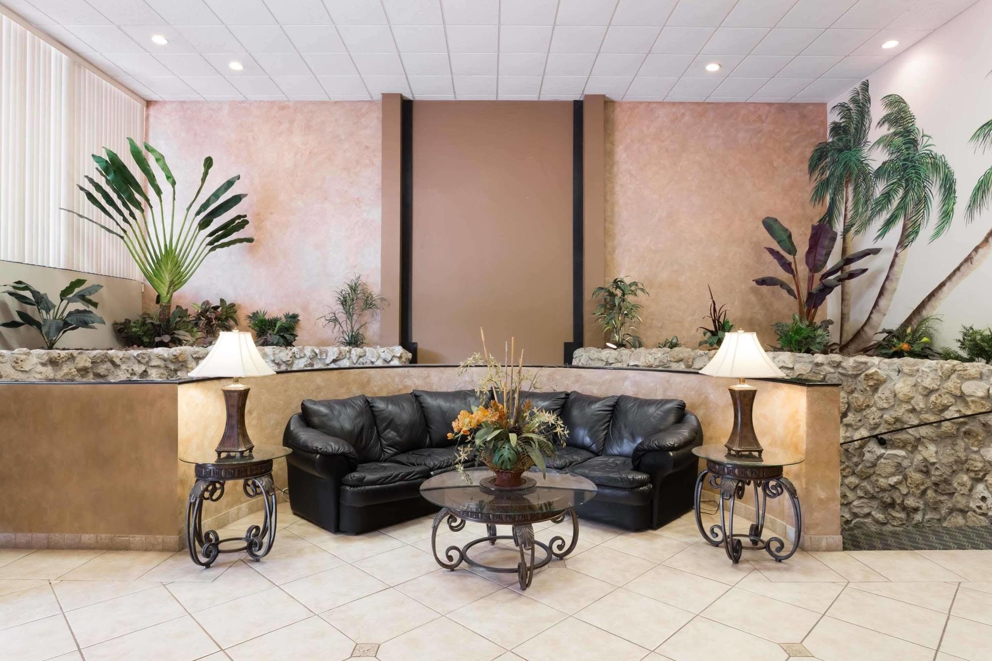 Days Inn & Suites By Wyndham Clermont Bagian luar foto