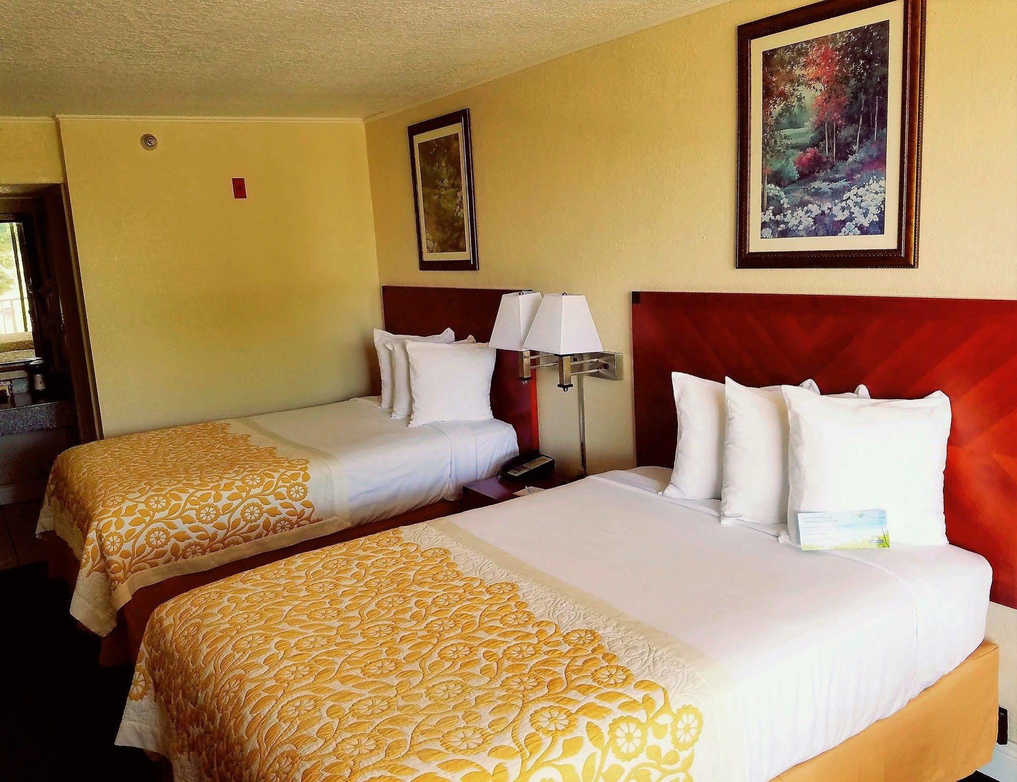Days Inn & Suites By Wyndham Clermont Bagian luar foto