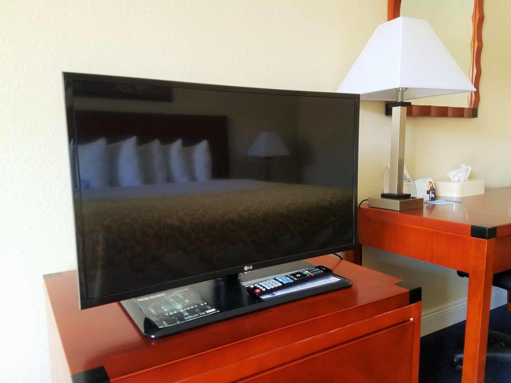 Days Inn & Suites By Wyndham Clermont Bagian luar foto