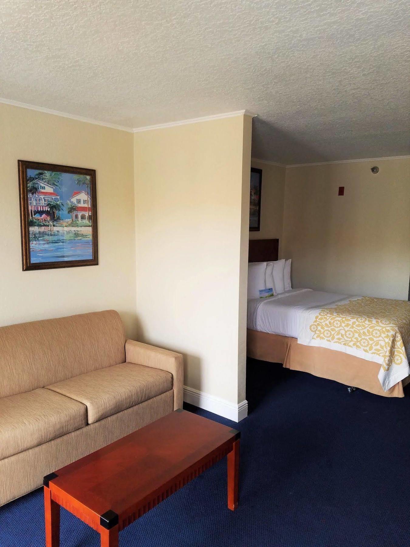 Days Inn & Suites By Wyndham Clermont Bagian luar foto