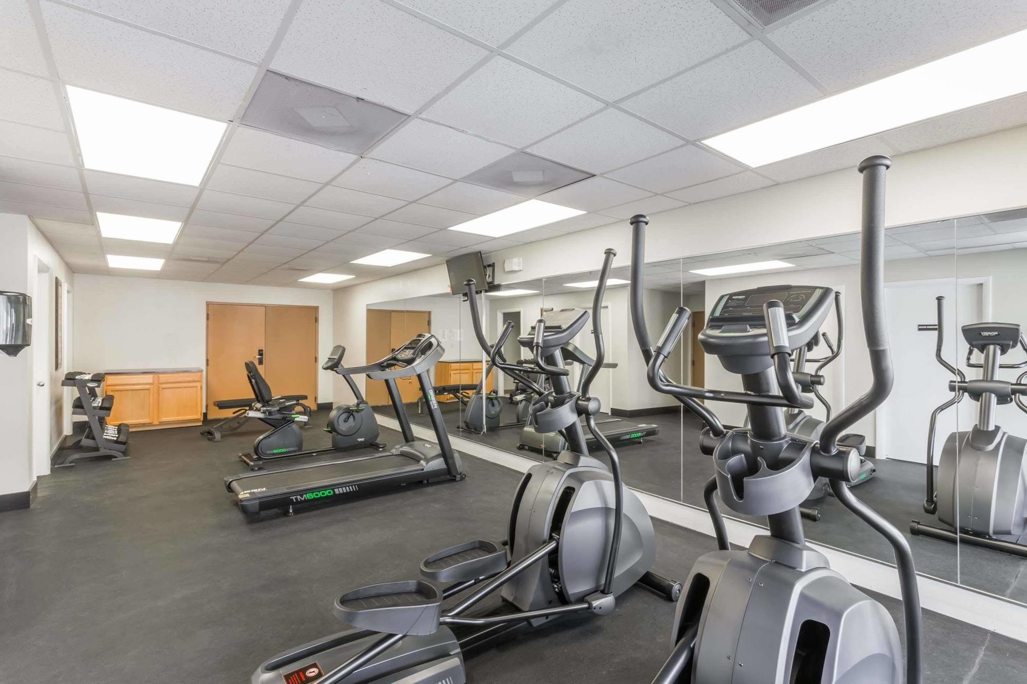 Days Inn & Suites By Wyndham Clermont Bagian luar foto