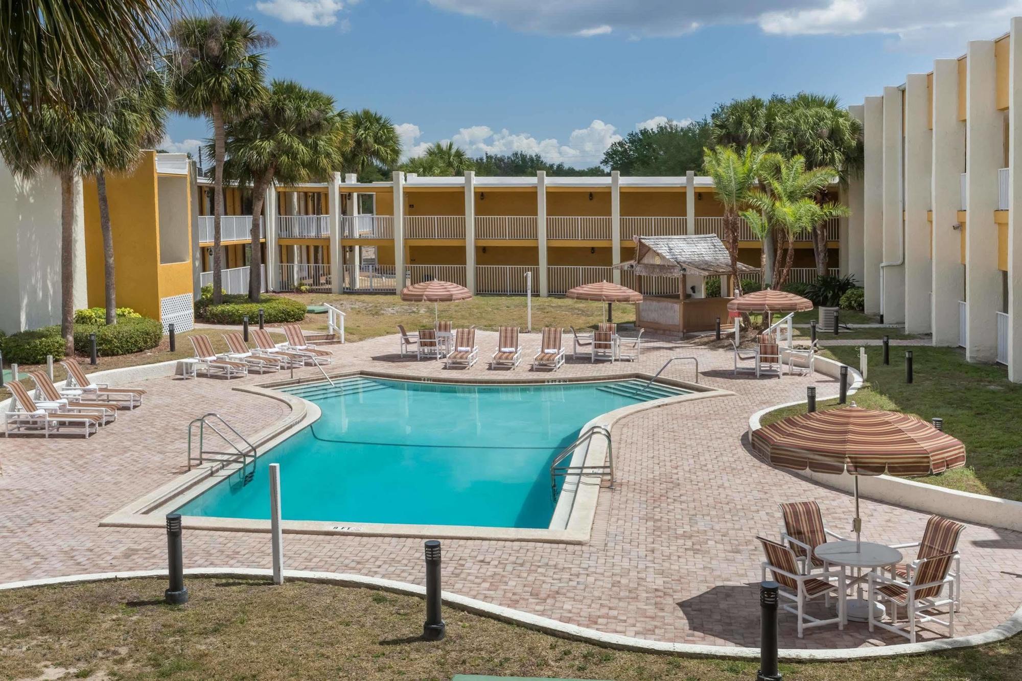 Days Inn & Suites By Wyndham Clermont Bagian luar foto