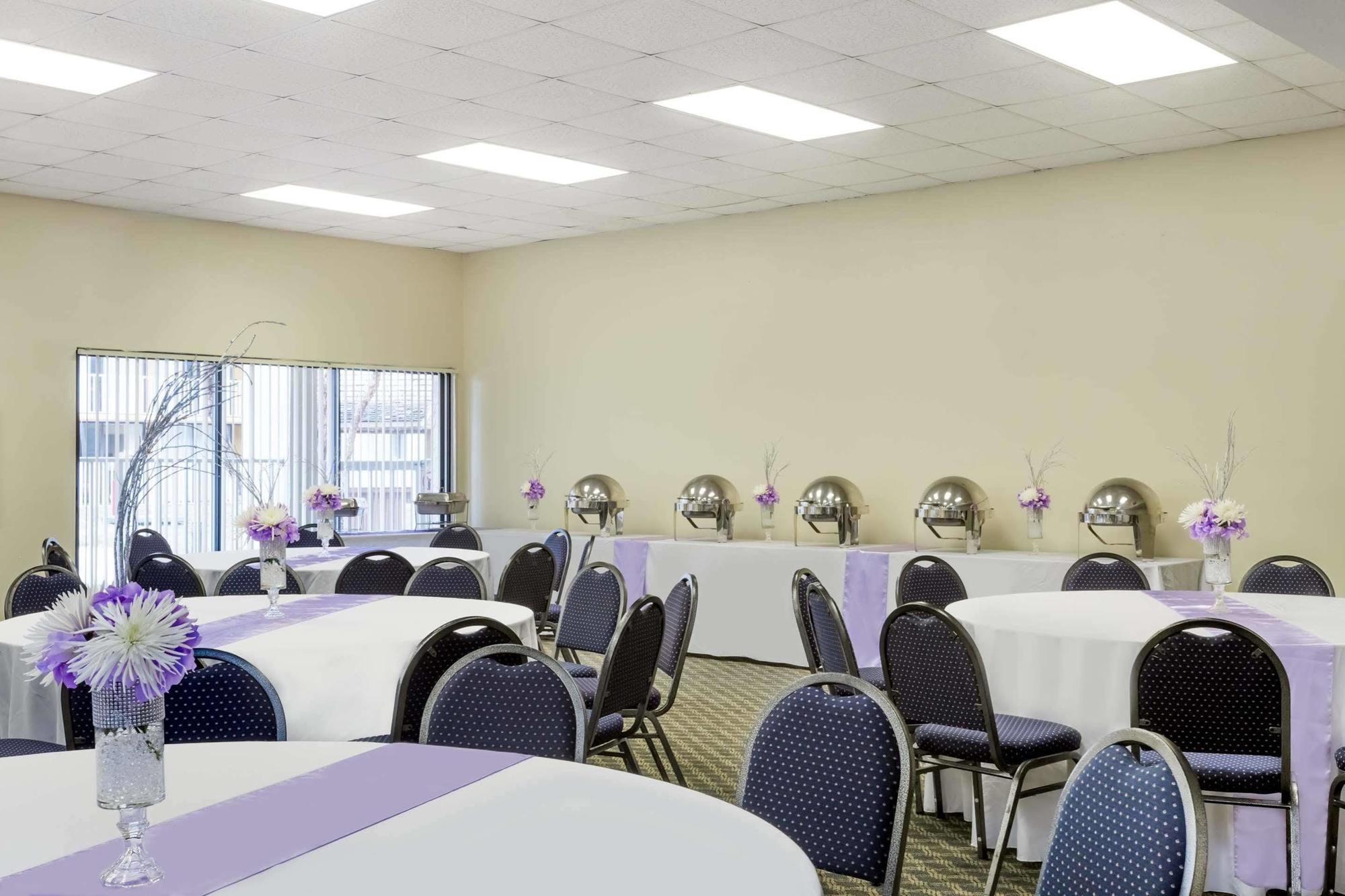 Days Inn & Suites By Wyndham Clermont Bagian luar foto