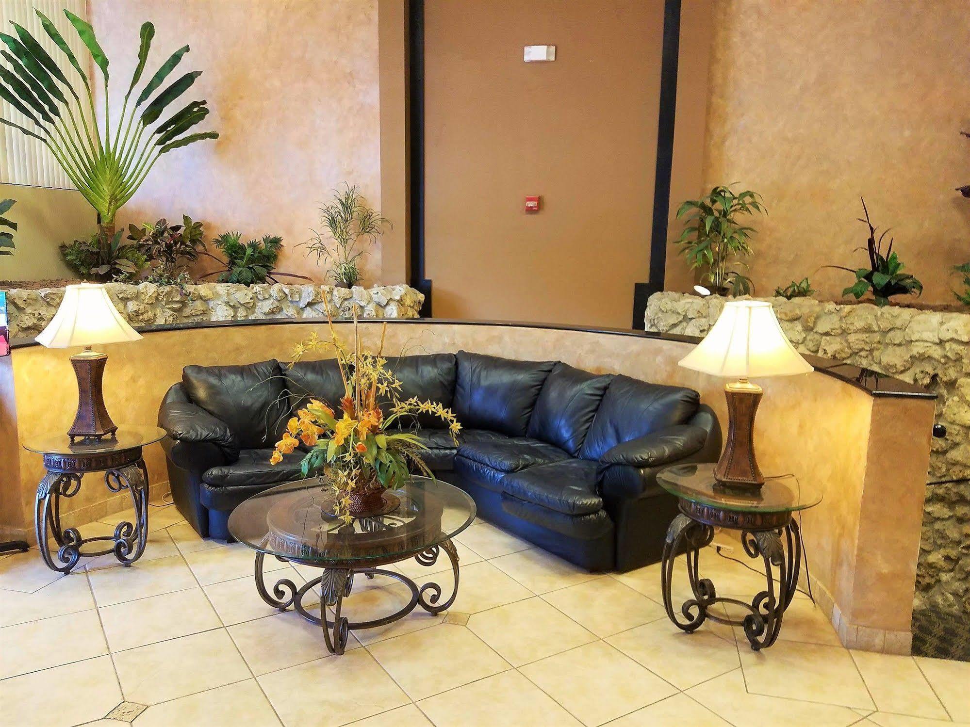 Days Inn & Suites By Wyndham Clermont Bagian luar foto