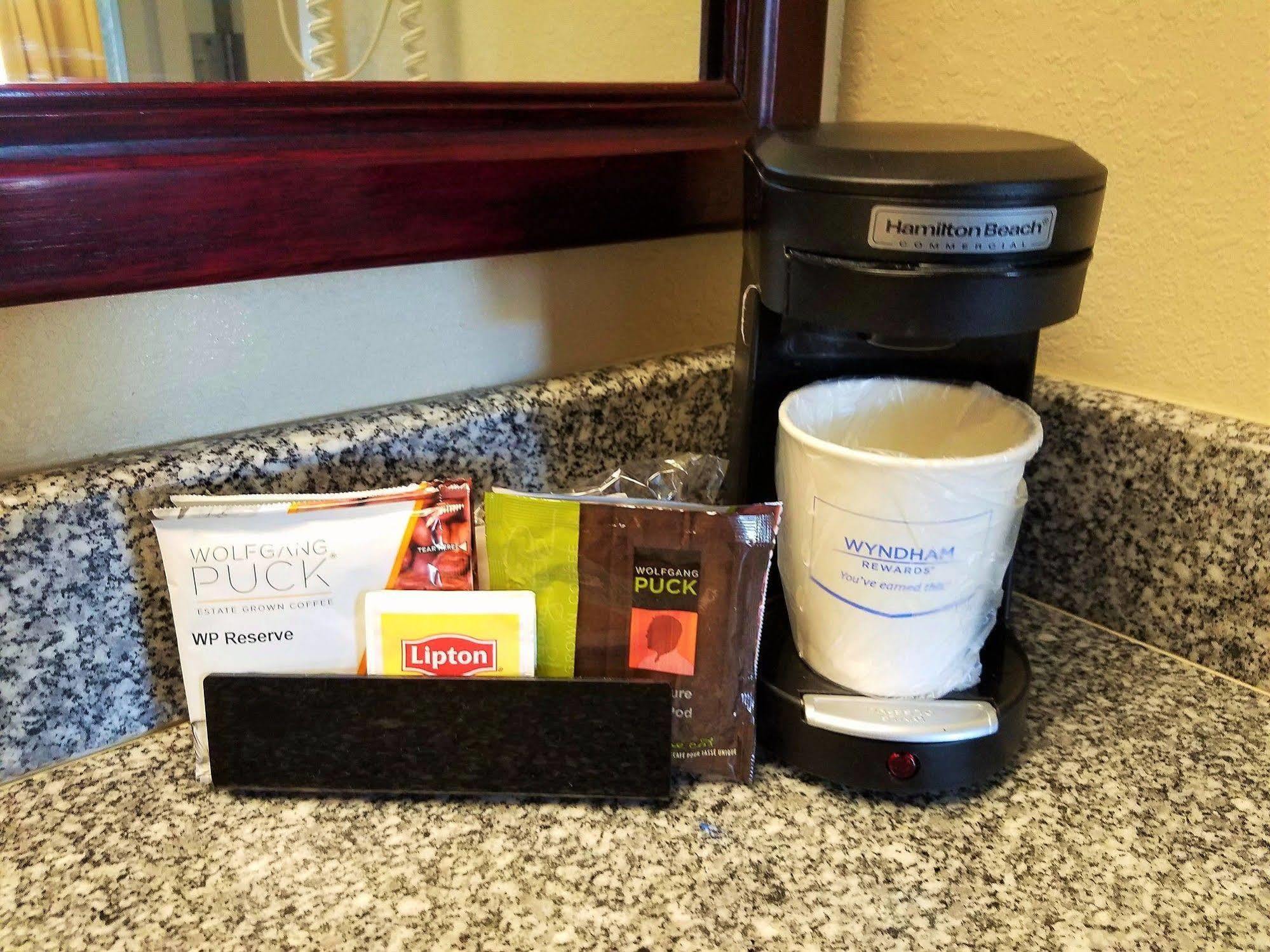 Days Inn & Suites By Wyndham Clermont Bagian luar foto