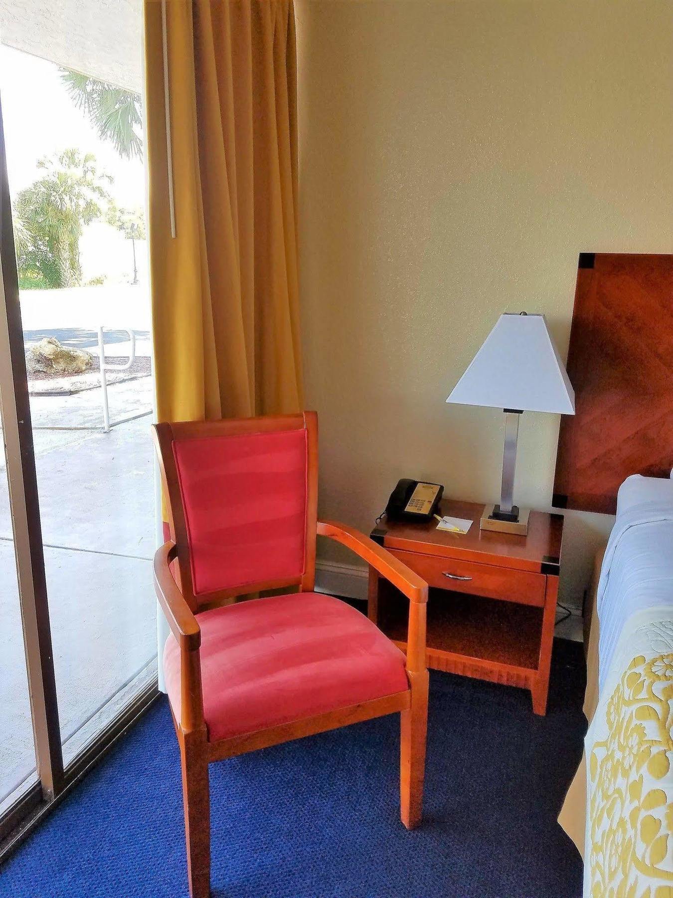 Days Inn & Suites By Wyndham Clermont Bagian luar foto