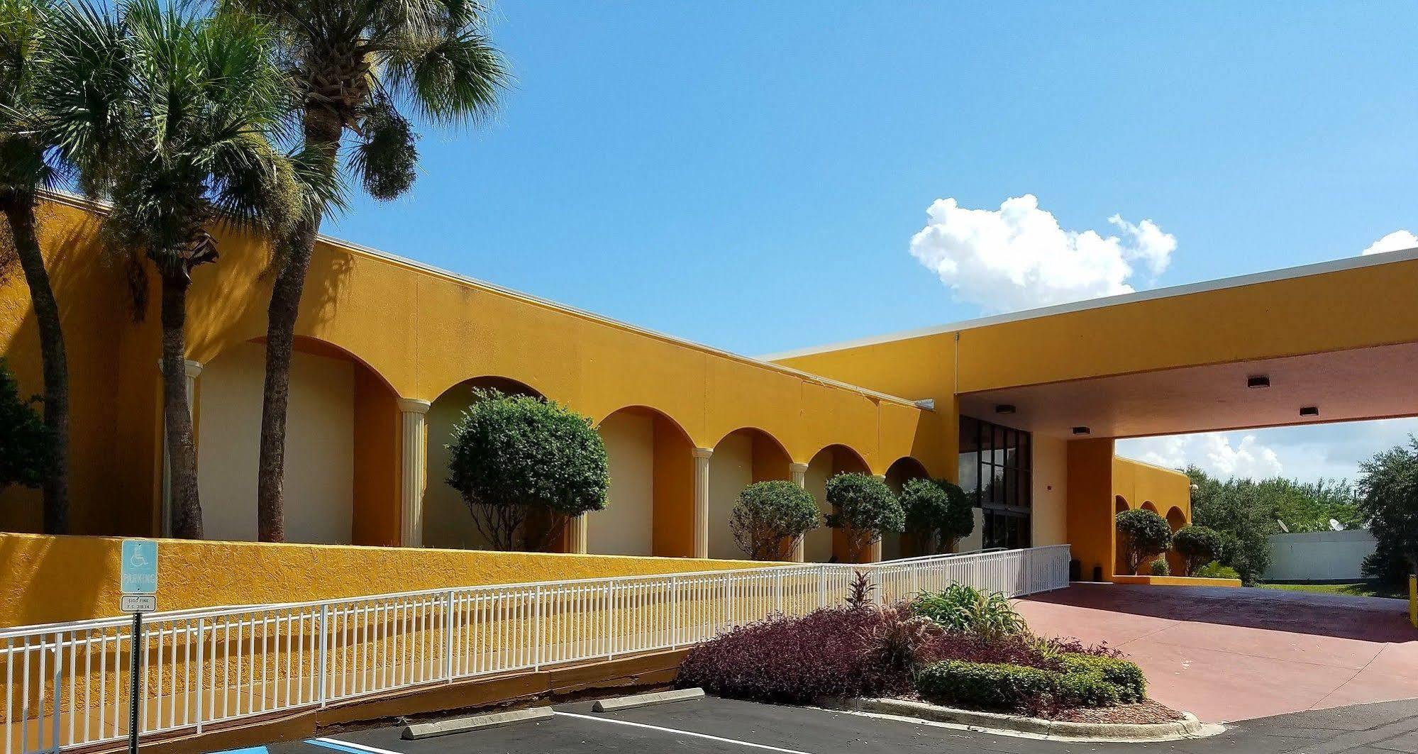 Days Inn & Suites By Wyndham Clermont Bagian luar foto