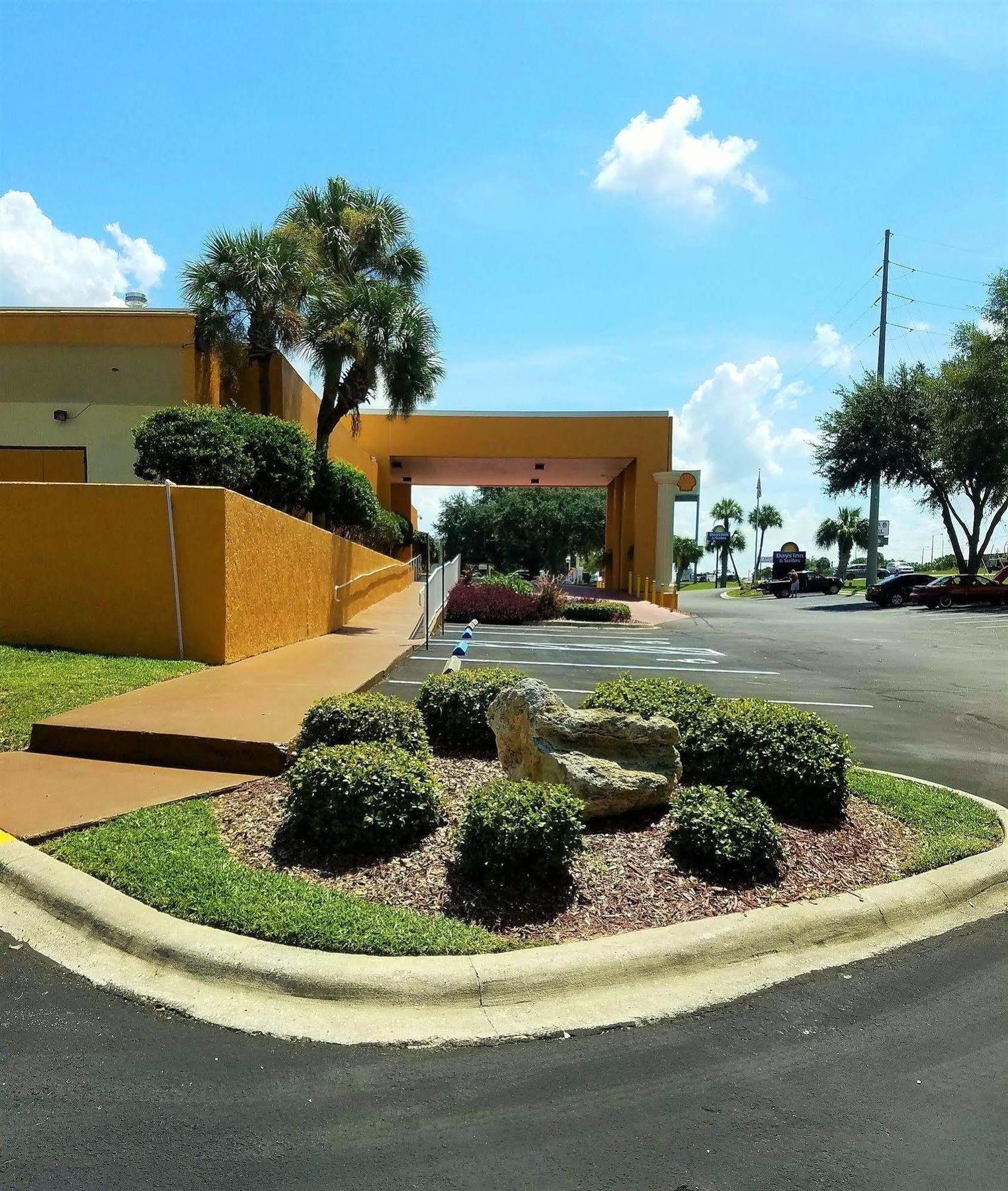 Days Inn & Suites By Wyndham Clermont Bagian luar foto