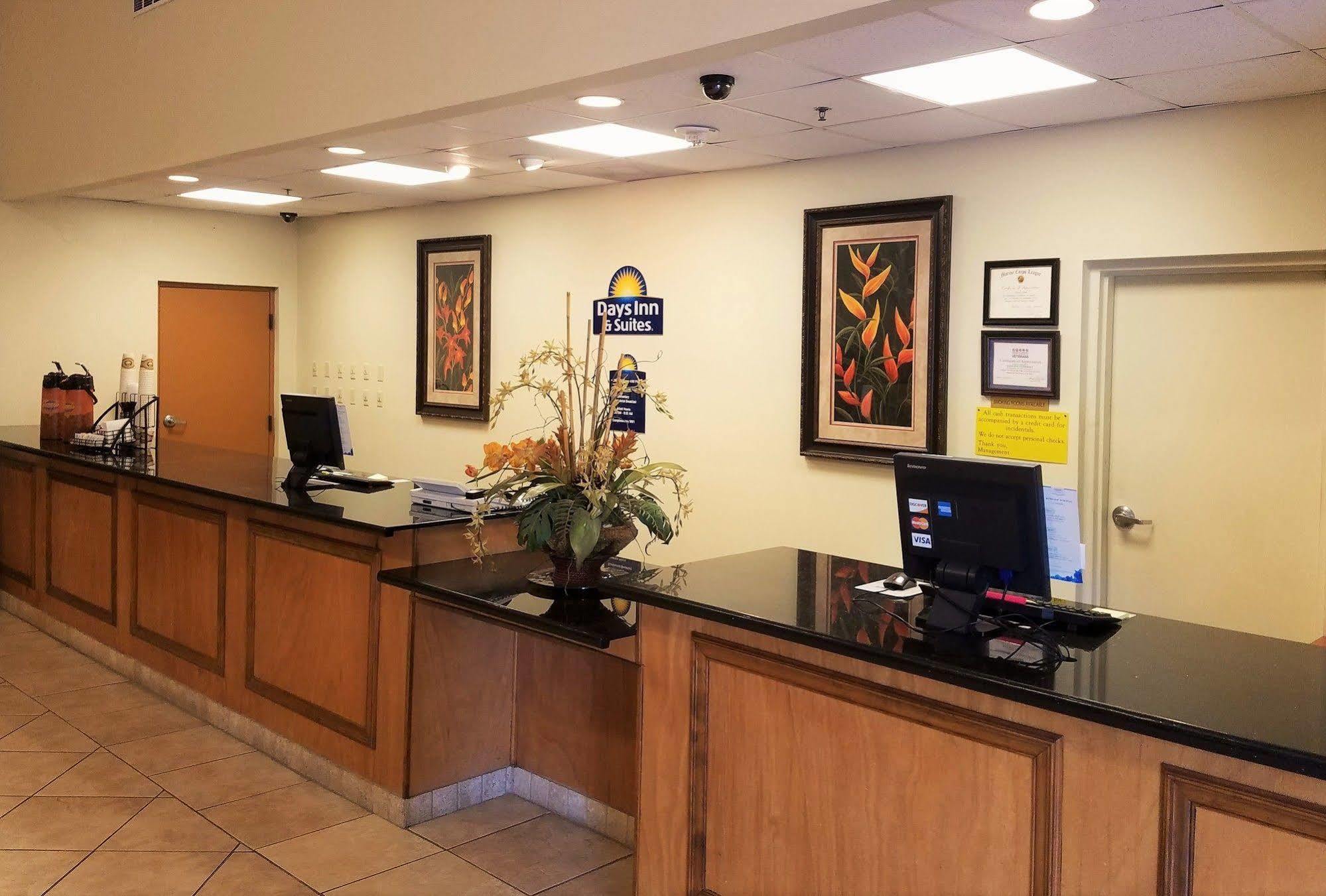 Days Inn & Suites By Wyndham Clermont Bagian luar foto