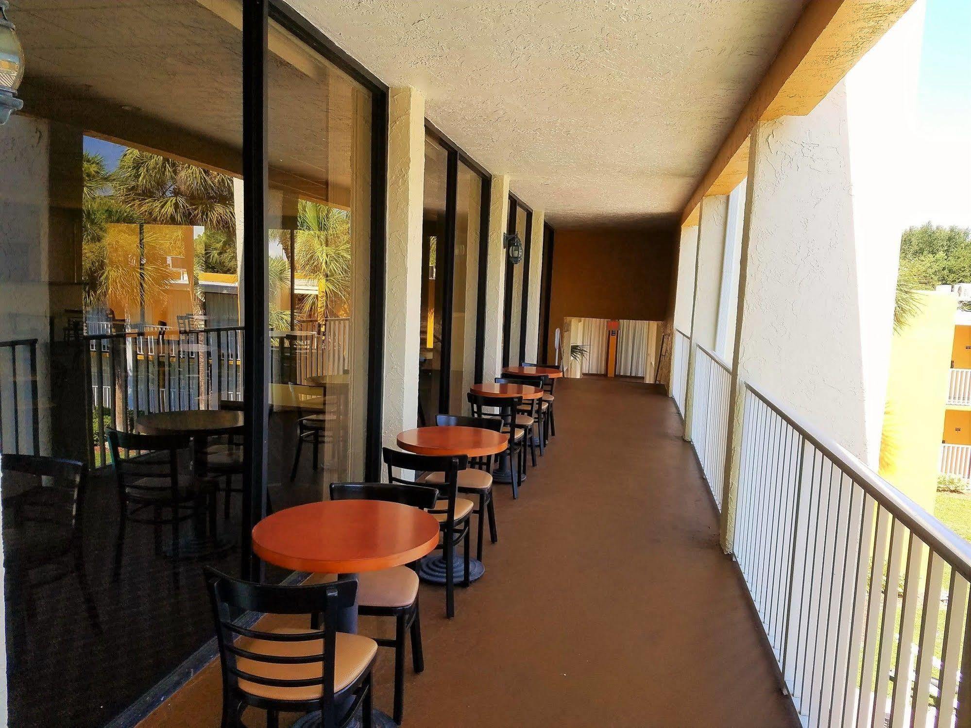 Days Inn & Suites By Wyndham Clermont Bagian luar foto
