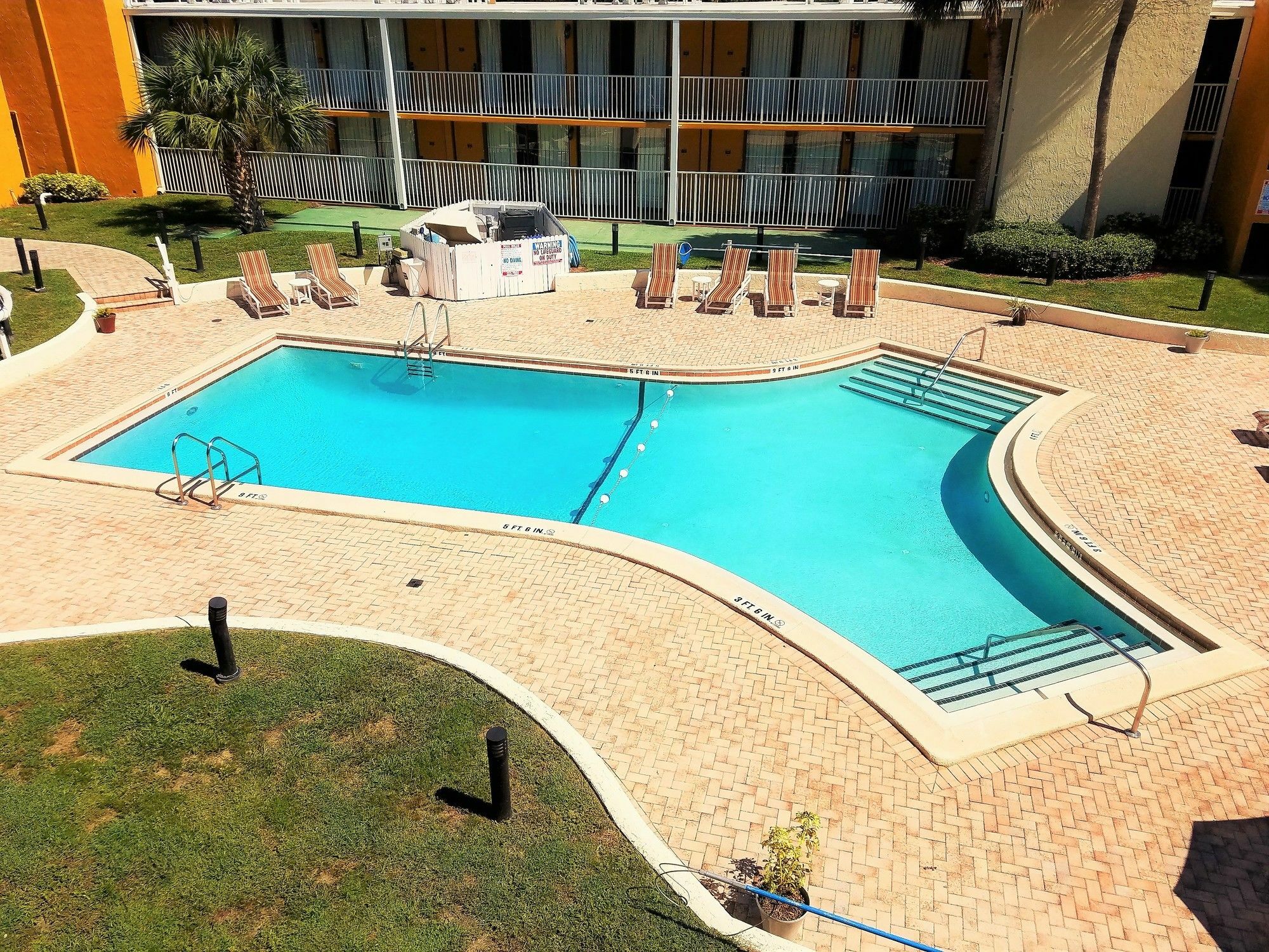 Days Inn & Suites By Wyndham Clermont Bagian luar foto